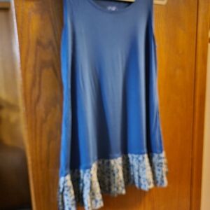 LOGO Layers navy tank with trim.  Sz L